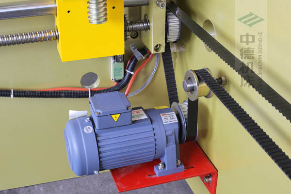 ZDP-4022強(qiáng)扭矩電機(jī)，后退料迅速，鋼絲同步帶精確更靜音.jpg