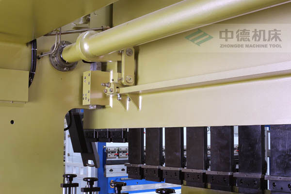 ZDPK-10032配有中德公司最新型扭軸同步裝置，強(qiáng)度高，能調(diào)節(jié)，專(zhuān)利技術(shù)