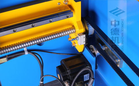 ZDPK-16032X軸配有滾珠絲桿及直線導(dǎo)軌，大功率伺服電機(jī)，鋼絲同步帶，能顯著提升X軸定位精度及速度 (2).jpg